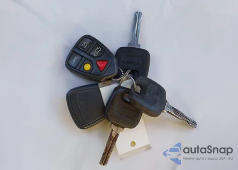 2001 Volvo V70 2.4T из США, поврежденный, VIN YV1SW58D311025931